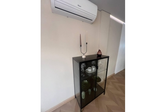 Resale - Apartment / flat - Torrevieja - Estacion De Autobuses